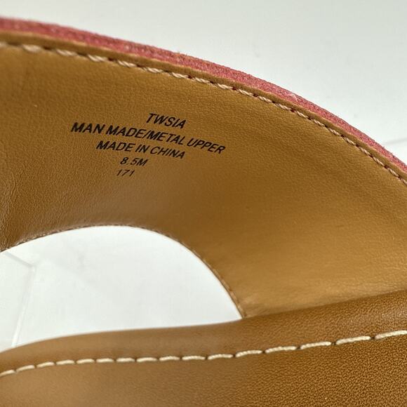 Tommy Hilfiger Women's Sia Red Thong Sandal Gold Tone Hardware Size 8.5M NWB - Picture 6 of 16